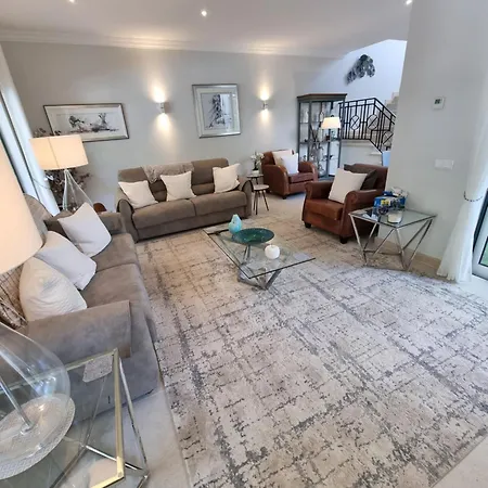 Beautiful 2-bed In Quinta Do With Pool